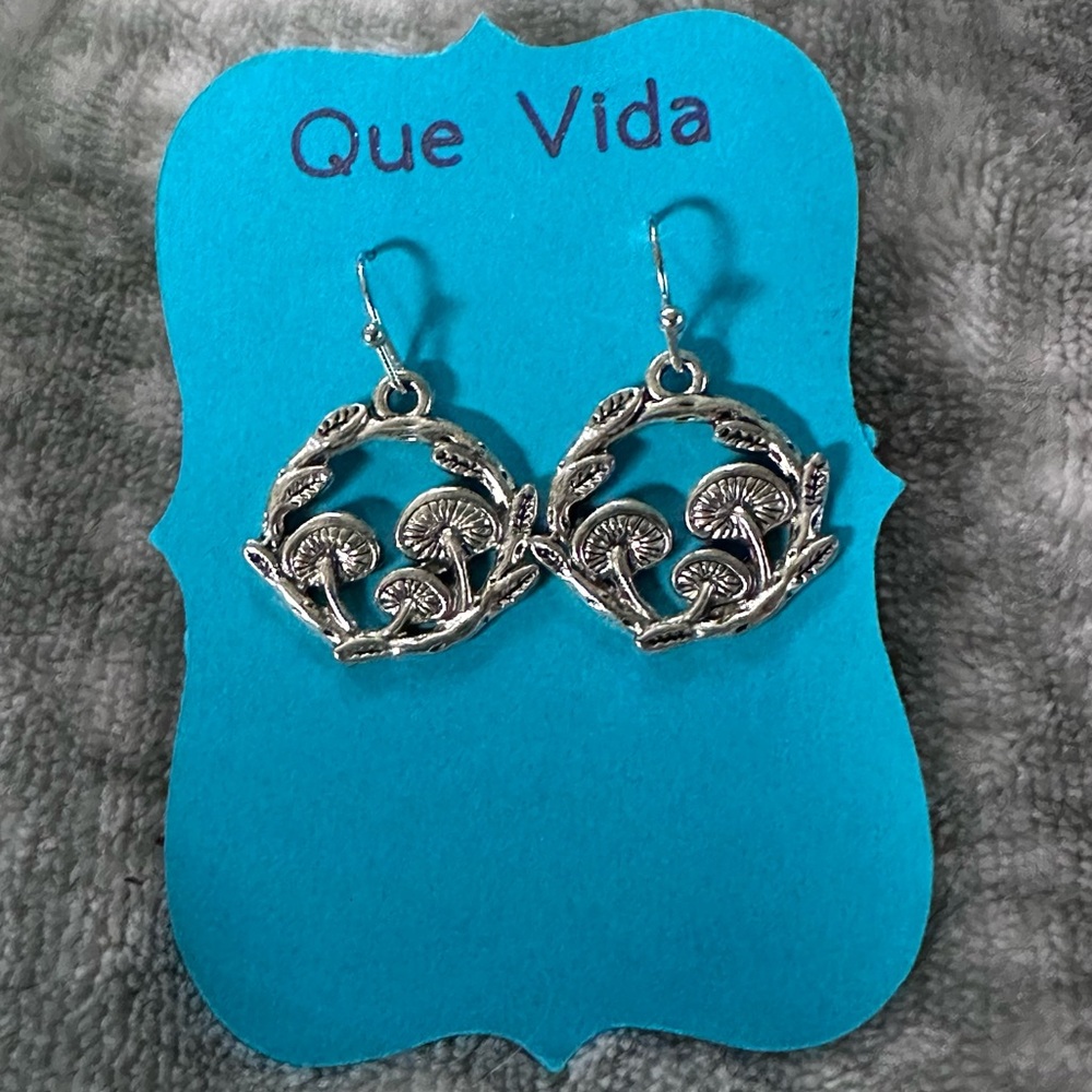 NWOT Silver Tone Mushroom Wreath Dangle Earrings Cottagecore Nature Jewelry Gift